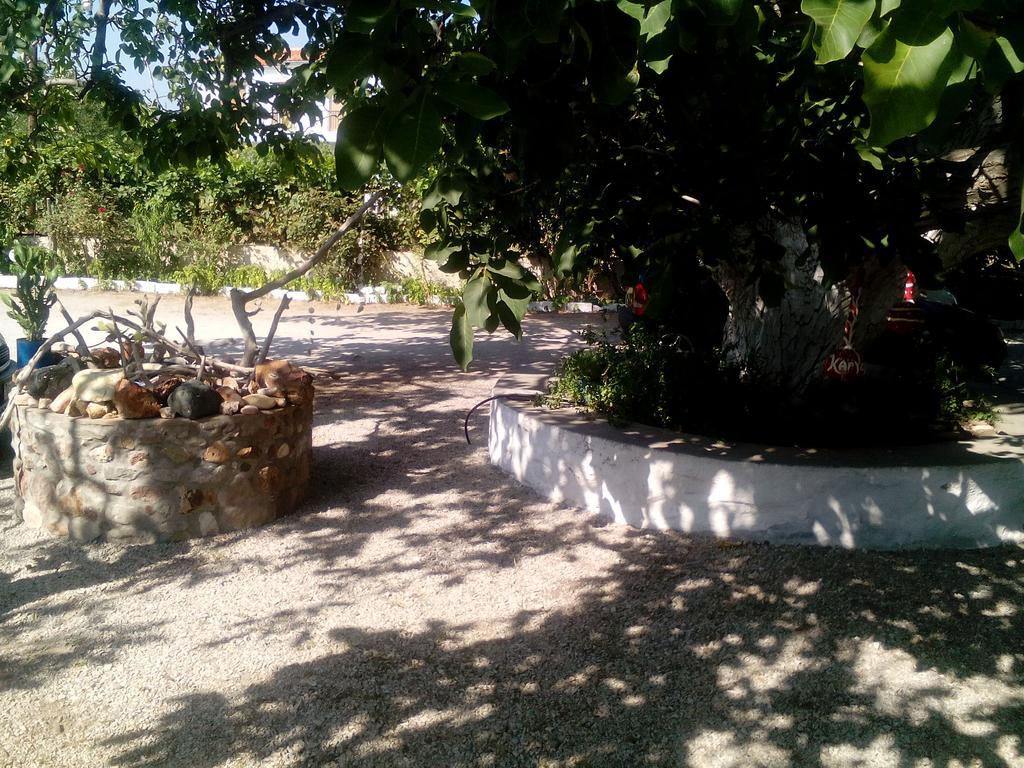 Guesthouse Karidia Skala Eresou Exterior photo